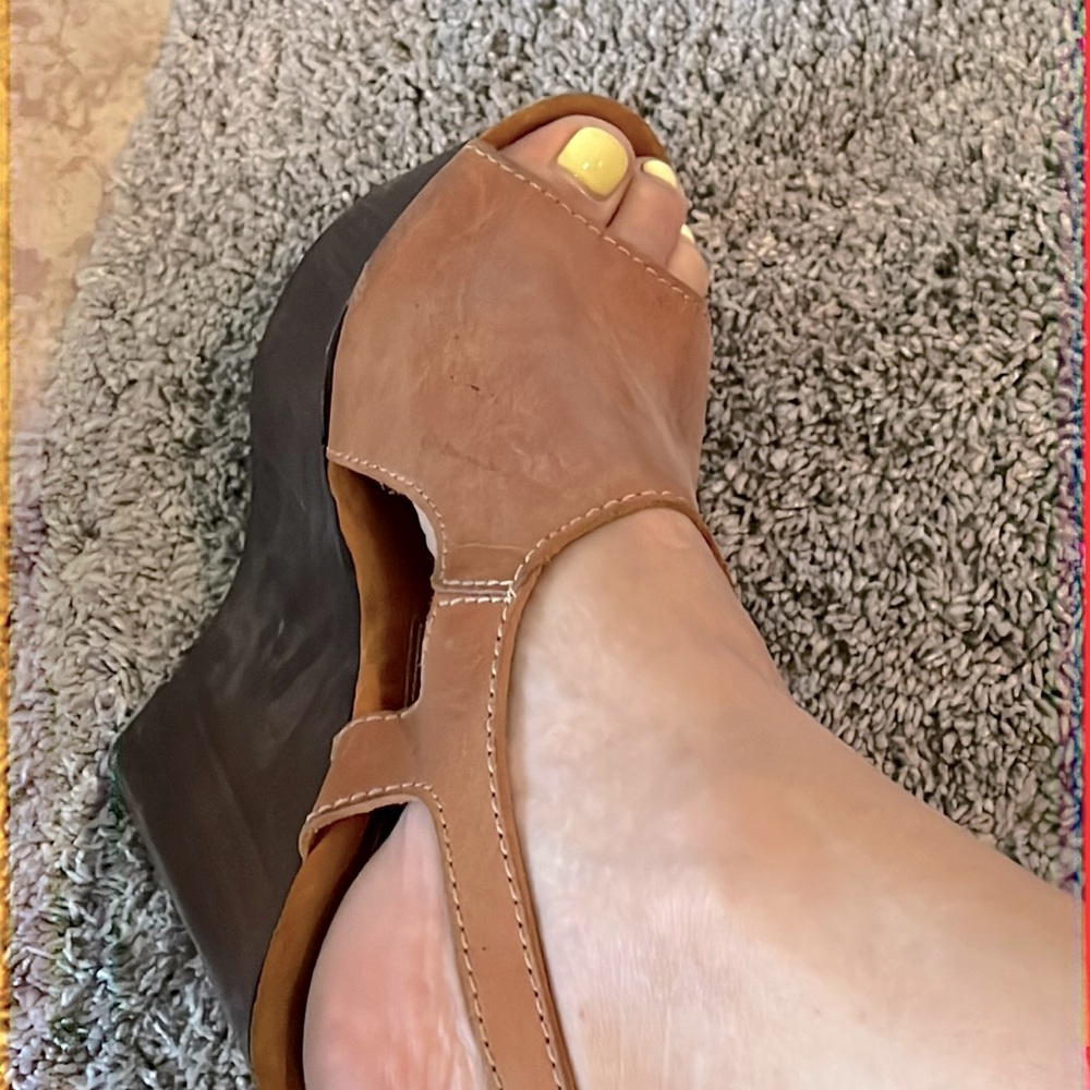 Sbicca Vintage Collection leather platform shoes. Size 38 (US size 7 1/2)